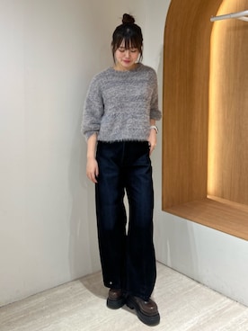 「MURUA（ムルーア）のアイテム（デニムパンツ）」を使った、田中音羽さん（レディース・163cm）の秋コーディネート