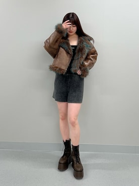 「アイテム（ムートンコート）」を使った、田中音羽さん（レディース・163cm）の夏コーディネート
