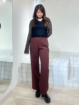 「MURUA（ムルーア）のアイテム（スラックス）」を使った、田中音羽さん（レディース・163cm）の秋コーディネート