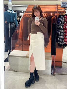 「MURUA（ムルーア）のダブルベルトアシメZIPスカート（スカート、ベージュ系）」を使った、田中音羽さん（レディース・163cm）の春コーディネート