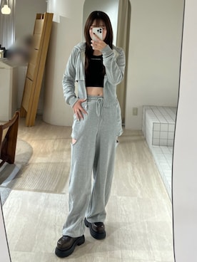 「MURUA（ムルーア）のアイテム（パンツ）」を使った、田中音羽さん（レディース・163cm）の秋コーディネート