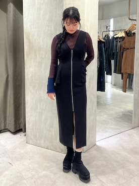 「MURUA（ムルーア）のアイテム（ジャンパースカート）」を使った、田中音羽さん（レディース・163cm）の秋コーディネート