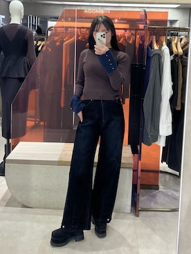 「MURUA（ムルーア）のアイテム（デニムパンツ）」を使った、田中音羽さん（レディース・163cm）の秋コーディネート