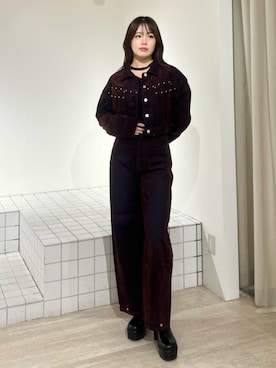 「MURUA（ムルーア）のアイテム（デニムパンツ）」を使った、田中音羽さん（レディース・163cm）の秋コーディネート