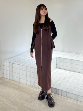 「MURUA（ムルーア）のアイテム（ジャンパースカート）」を使った、田中音羽さん（レディース・163cm）の秋コーディネート