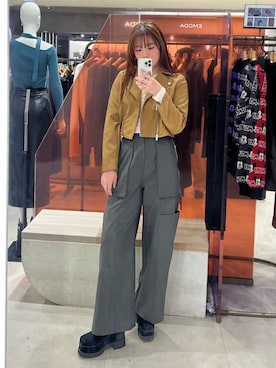 「MURUA（ムルーア）のZIPカーゴパンツ（スラックス、グレー系）」を使った、田中音羽さん（レディース・163cm）の春コーディネート