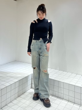 「MURUA（ムルーア）のアイテム（デニムパンツ）」を使った、田中音羽さん（レディース・163cm）の秋コーディネート