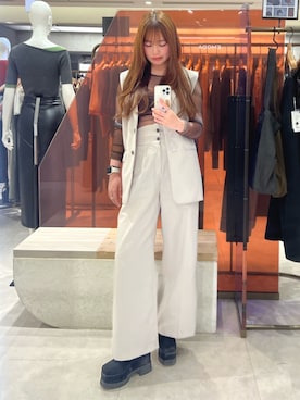 「MURUA（ムルーア）のアイテム（パンツ）」を使った、田中音羽さん（レディース・163cm）の春コーディネート