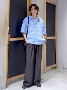 「RAGEBLUE（レイジブルー）のLETTERED LOGO STRIPE LOOSE SHIRTS/レタードロゴストライプルーズシャツ（シャツ/ブラウス、ブルー系）」を使った、三浦 慎平さん（メンズ・183cm）の夏コーディネート