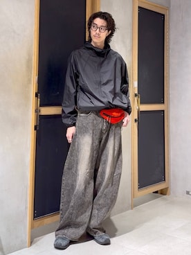 「アイテム（ボディバッグ/ウエストポーチ、オレンジ系）」を使った、三浦 慎平さん（メンズ・185cm）の秋コーディネート