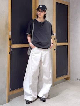 「RAGEBLUE（レイジブルー）のHENLEY NECK FAKE LAYERED T-SHIRTS/フェイクレイヤードヘンリーネックTシャツ（Tシャツ/カットソー、ブラック系）」を使った、三浦 慎平さん（メンズ・183cm）の夏コーディネート