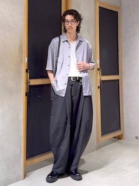 「RAGEBLUE（レイジブルー）のBACK CHAIN SATIN OPEN COLLAR SHIRTS/バックチェーンサテンカイキンシャツ（シャツ/ブラウス、グレー系）」を使った、三浦 慎平さん（メンズ・183cm）の夏コーディネート