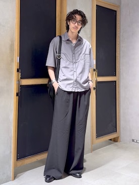 「RAGEBLUE（レイジブルー）の2Way Synthetic Leather Round Shoulder hand bag /タックラウンドショルダーハンドバッグ（ショルダーバッグ、ブラック系）」を使った、三浦 慎平さん（メンズ・183cm）の夏コーディネート