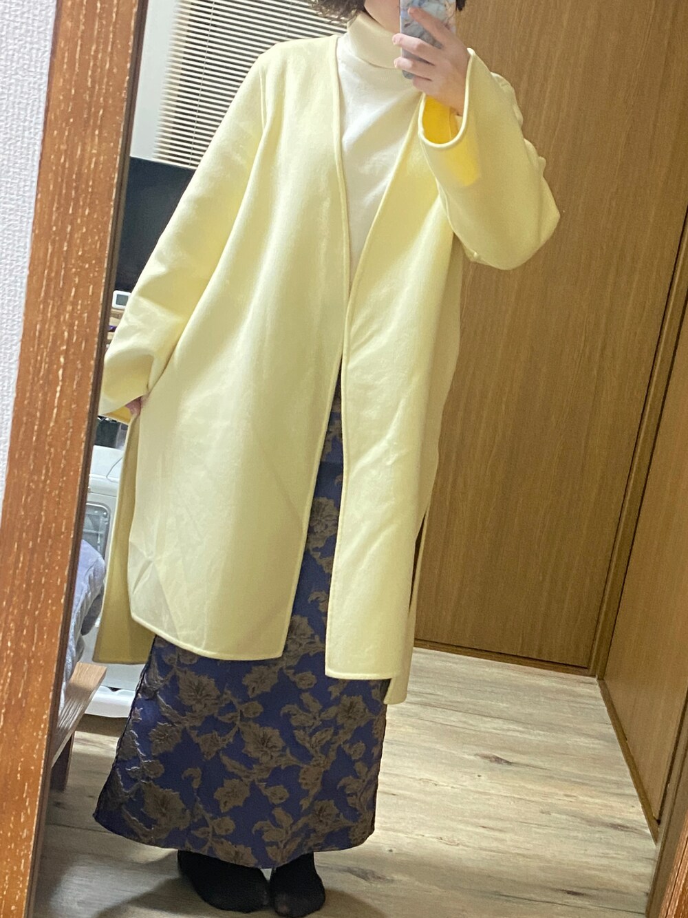 「UNIQLOのダブルフェイスラップコート（ジャケット/アウター、イエロー系）」を使った、葵さん（レディース・158cm）の冬コーディネートの1枚目の写真