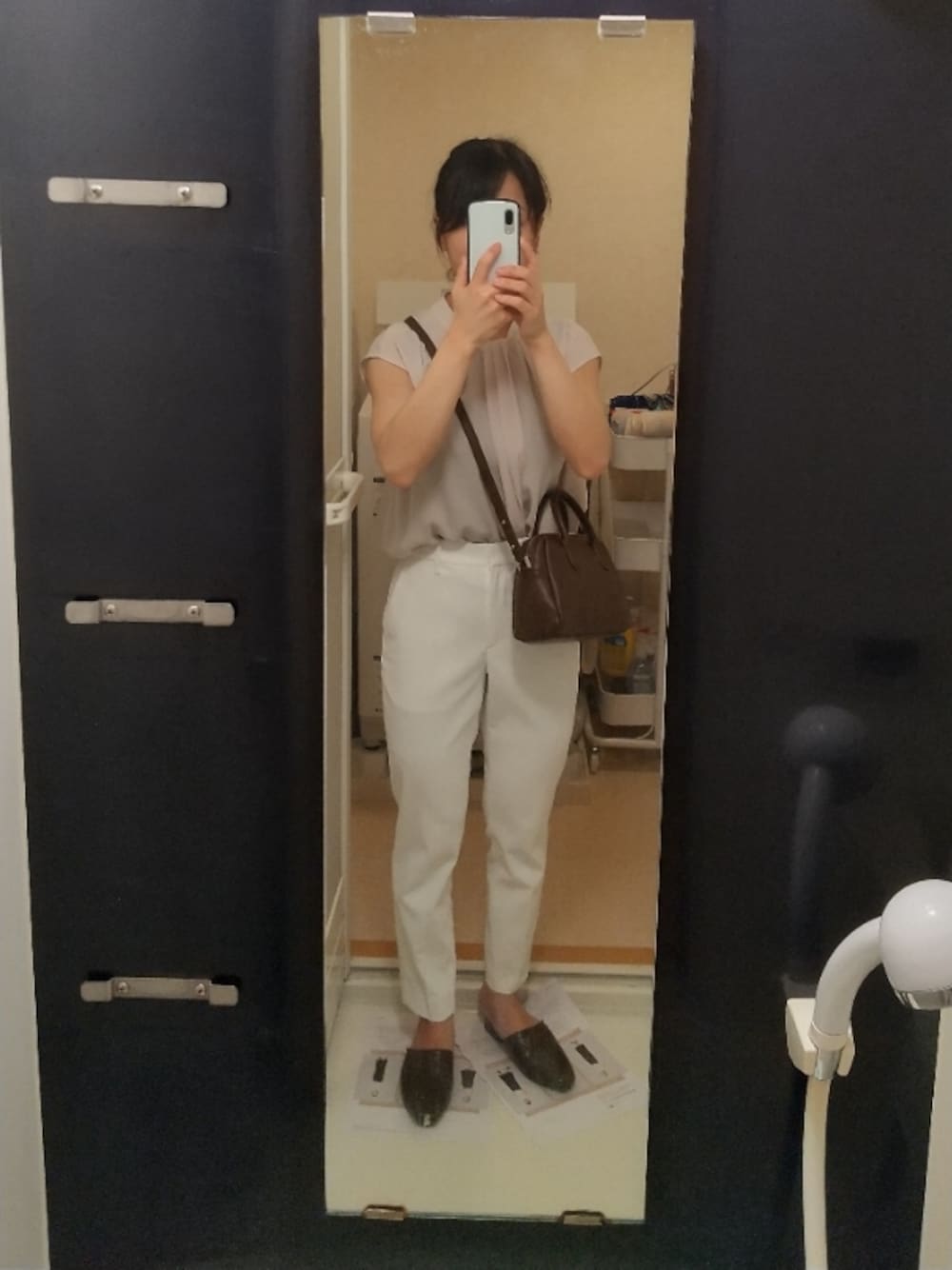 「PLSTのアイテム（その他パンツ、ホワイト系）」を使った、Moiさん（レディース・152cm）の秋コーディネートの1枚目の写真