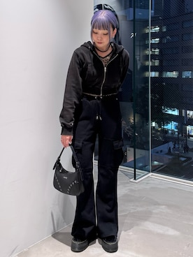 「アイテム（スウェットパンツ）」を使った、山口紗英さん（レディース・157cm）の秋コーディネート