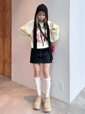 「アイテム（デニムスカート）」を使った、山口紗英さん（レディース・157cm）の冬コーディネート