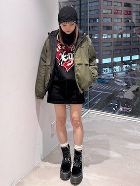「アイテム（ナイロンジャケット）」を使った、山口紗英さん（レディース・157cm）の秋コーディネート