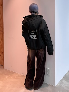 「アイテム（ナイロンジャケット）」を使った、山口紗英さん（レディース・157cm）の秋コーディネート