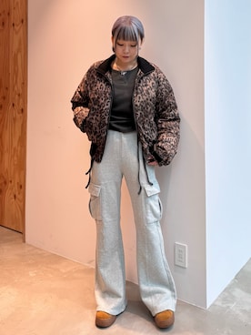 「アイテム（スウェットパンツ）」を使った、山口紗英さん（レディース・157cm）の秋コーディネート