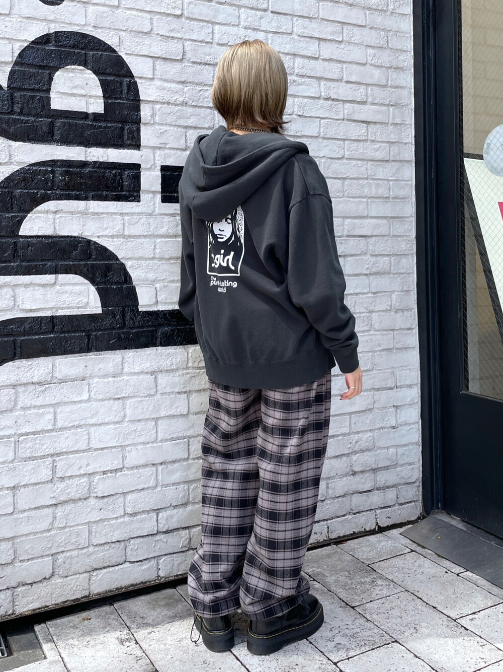 山口紗英(XLARGE/X-girl神戸（X-girl）)｜X-girlのパーカーを使った