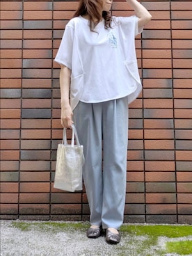 「KATHARINE ROSS（キャサリンロス）の【KATHARINE ROSS】【キャサリンちゃんロスくん】ーAt the Parkー embTシャツ（Tシャツ/カットソー、ホワイト系）」を使った、sasa0601さん（レディース・156cm）の春コーディネート