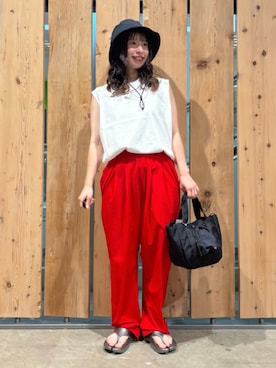 「アイテム（その他パンツ、レッド系）」を使った、ISSAさん（レディース・146cm）の夏コーディネート