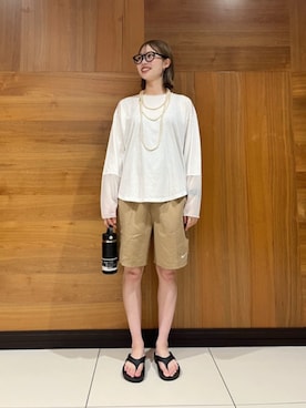 「OOFOS（ウーフォス）のアイテム」を使った、ISSAさん（レディース・166cm）の夏コーディネート