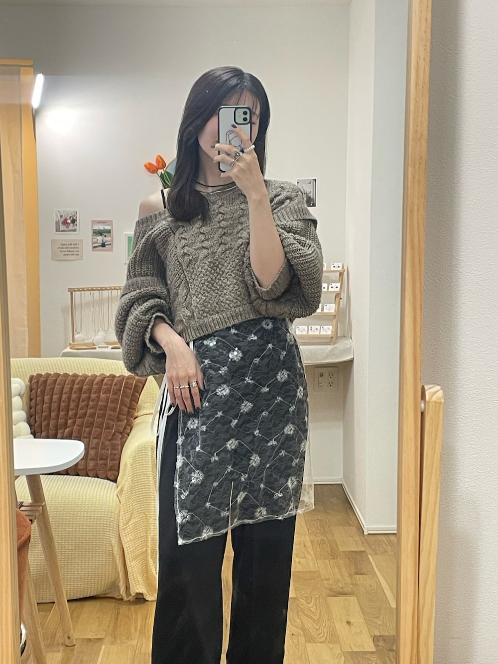 「レイヤードスタイル、秋コーデ、レイヤード、ラップスカート、レース、ジャージーパンツ、ジャージ、ニット、ニットコーデ」｜「mysticのケーブルドルマンショートニット（ニット/セーター、ベージュ系）」を使った、sakustyleさん（骨格ナチュラル・レディース・162cm）の秋コーディネートの1枚目の写真