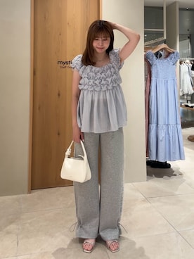 「mystic（ミスティック）の【ふわふわ素材/4色展開】ふわふわシャーリングチュニック（シャツ/ブラウス、ブルー系）」を使った、mmisakkiさん（レディース・160cm）の夏コーディネート