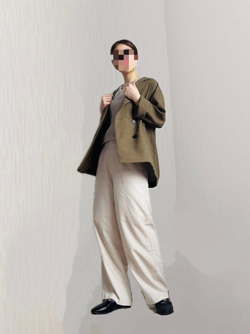 「大人ファッション」｜「A part byのアイテム（パンツ、ホワイト系）」を使った、ROEさん（レディース・164cm）の春コーディネートの1枚目の写真