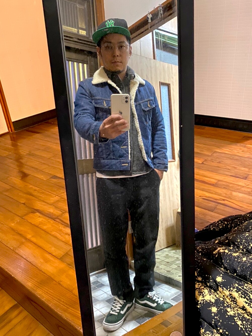 「低身長男子、デニムジャケット、古着MIX、アメカジ、冬コーデ」｜「VANSのアイテム（スニーカー、グリーン系）」を使った、Smikichさん（メンズ・165cm）の秋コーディネートの1枚目の写真