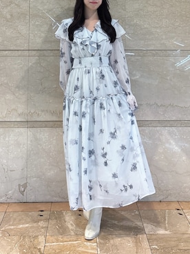 「dazzlin（ダズリン）のラッフルフラワーワンピース（ワンピース、グレー系）」を使った、reikaさん（レディース・155cm）の秋コーディネート