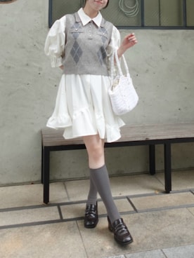 「dazzlin（ダズリン）のポロカラーニットベスト（ニット/セーター、グレー系）」を使った、reikaさん（レディース・155cm）の秋コーディネート