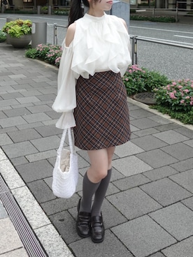 「dazzlin（ダズリン）のオープンショルダーバルーントップス（シャツ/ブラウス、ホワイト系）」を使った、reikaさん（レディース・155cm）の秋コーディネート