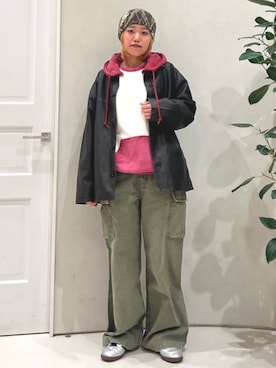 「アイテム（カーゴパンツ）」を使った、BEAMS HEART MENさん（レディース・161cm）の秋コーディネート