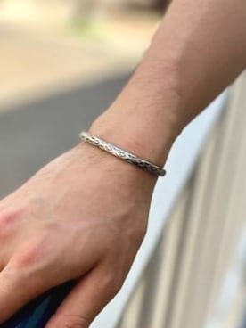 「アイテム（バングル/リストバンド、その他）」を使った、BEAMS HEART MENさん（メンズ・173cm）の夏コーディネート