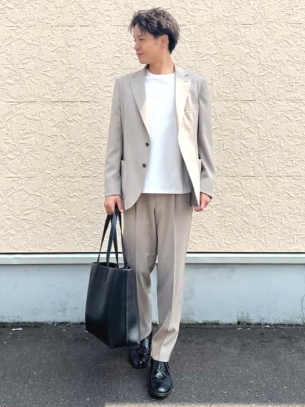 「BEAMS HEARTのラグジュアリーポンチ クルーネック Tシャツ 25SS（S～XL）（Tシャツ/カットソー、ホワイト系）」を使った、BEAMS HEART MENさん（メンズ・173cm）の夏コーディネートの1枚目の写真