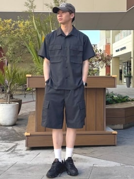 「BEAMS HEART（ビームスハート）のストレッチ ツイル カーゴ ショーツ（その他パンツ、ブラック系）」を使った、BEAMS HEART MENさん（メンズ・170cm）の春コーディネート
