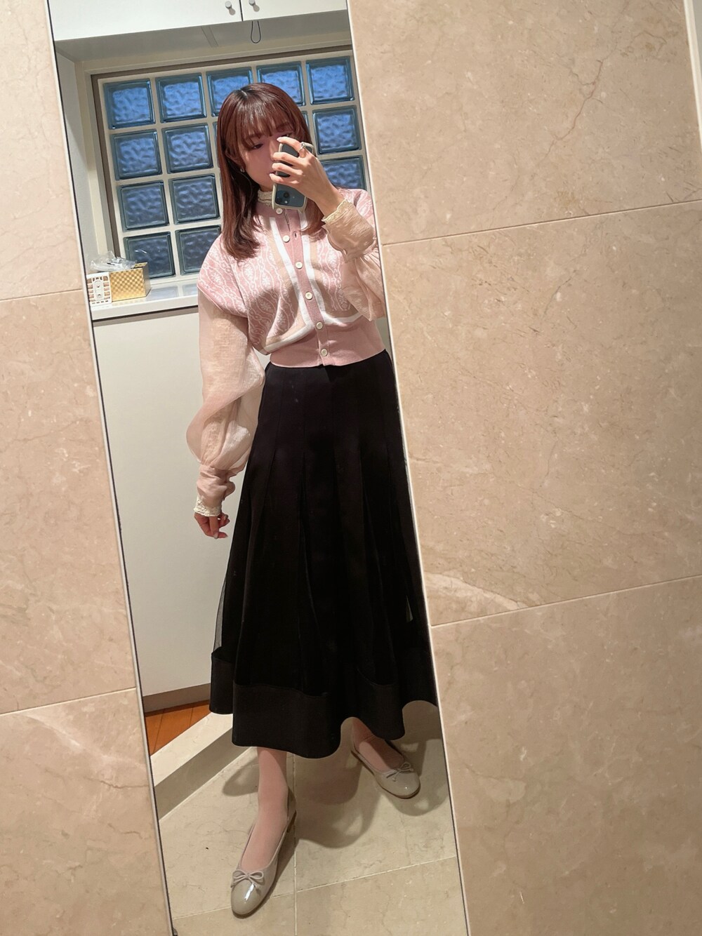 「春コーデ、カーディガン、バレエシューズ、ハイネック、レーストップス、シースルー」｜「FURFURのダマスクジャガードカーディガン（カーディガン/ボレロ、ピンク系）」を使った、みこさん（レディース・161cm）の春コーディネートの1枚目の写真