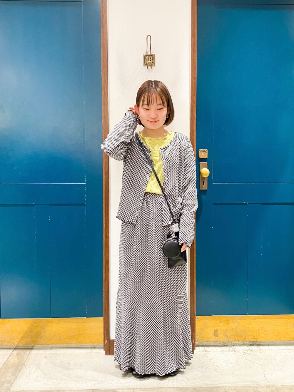 「ehka sopo、エヘカソポ、春コーデ、オトナ女子、低身長コーデ、大人カジュアル、マーメイドスカート、セットアップ、カーディガン、ギンガムチェック、差し色、グリーン」｜「ehka sopoのしぼしぼメローカットソー（Tシャツ/カットソー、グリーン系）」を使った、カンナさん（レディース・146cm）の冬コーディネートの1枚目の写真