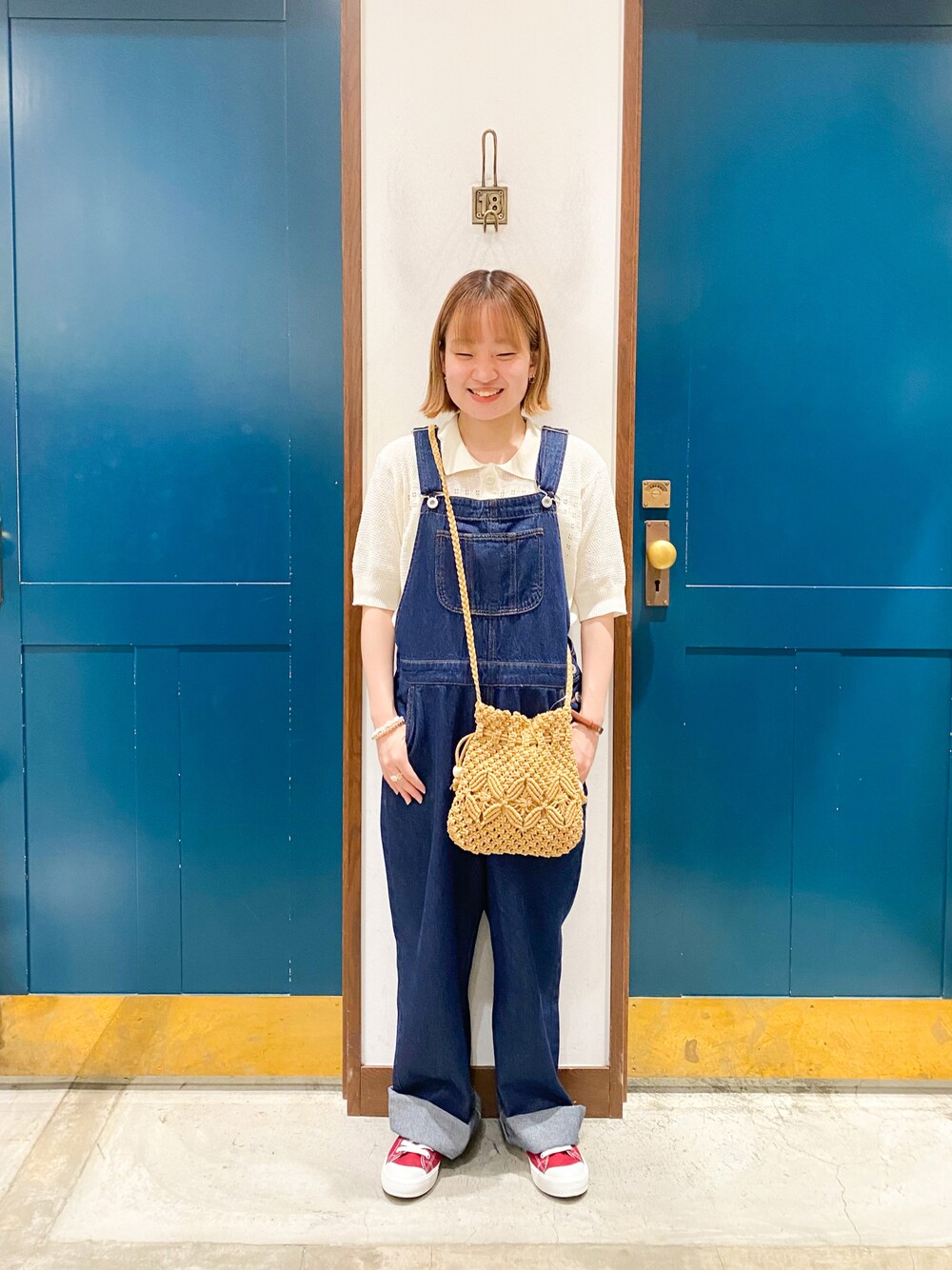 「ehka sopo、エヘカソポ、シンプルコーデ、カジュアルコーデ、デニムパンツ、サロペット、ニットカーディガン、低身長コーデ」｜「ehka sopoの襟付透かし編みニット（ニット/セーター、ホワイト系）」を使った、カンナさん（レディース・146cm）の春コーディネートの1枚目の写真