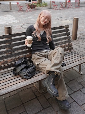 「SLY（スライ）のLAYERED LIKE CUT TOPS レイヤードライクカットトップス 春服（Tシャツ/カットソー、ブラック系）」を使った、ひいなさん（レディース・165cm）の春コーディネート