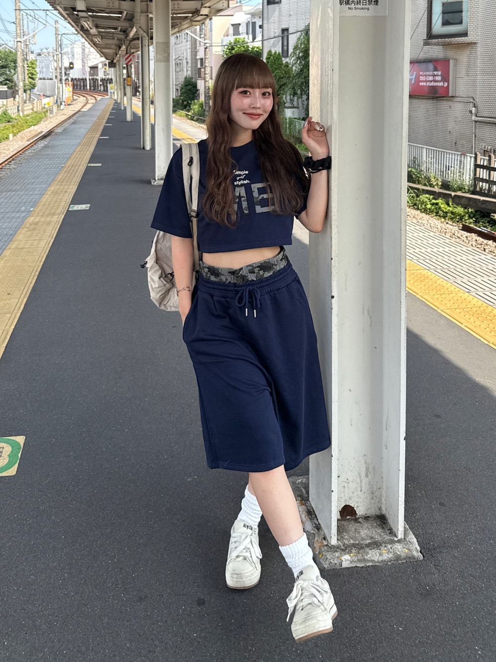 「夏コーデ、スウェットパンツスタイル、スウェットセットアップ、WEARタイアップ、おでかけコーデ、シンプルカジュアル、ラフコーデ」｜「napinna maisonのアイテム（トップス、ブルー系）」を使った、ひいなさん（骨格ウェーブ・レディース・165cm）の夏コーディネートの1枚目の写真