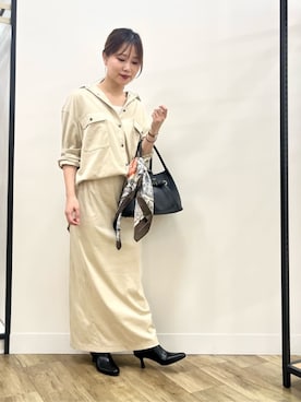 「アイテム（ストール/ショール）」を使った、奈珠さん（レディース・155cm）の秋コーディネート