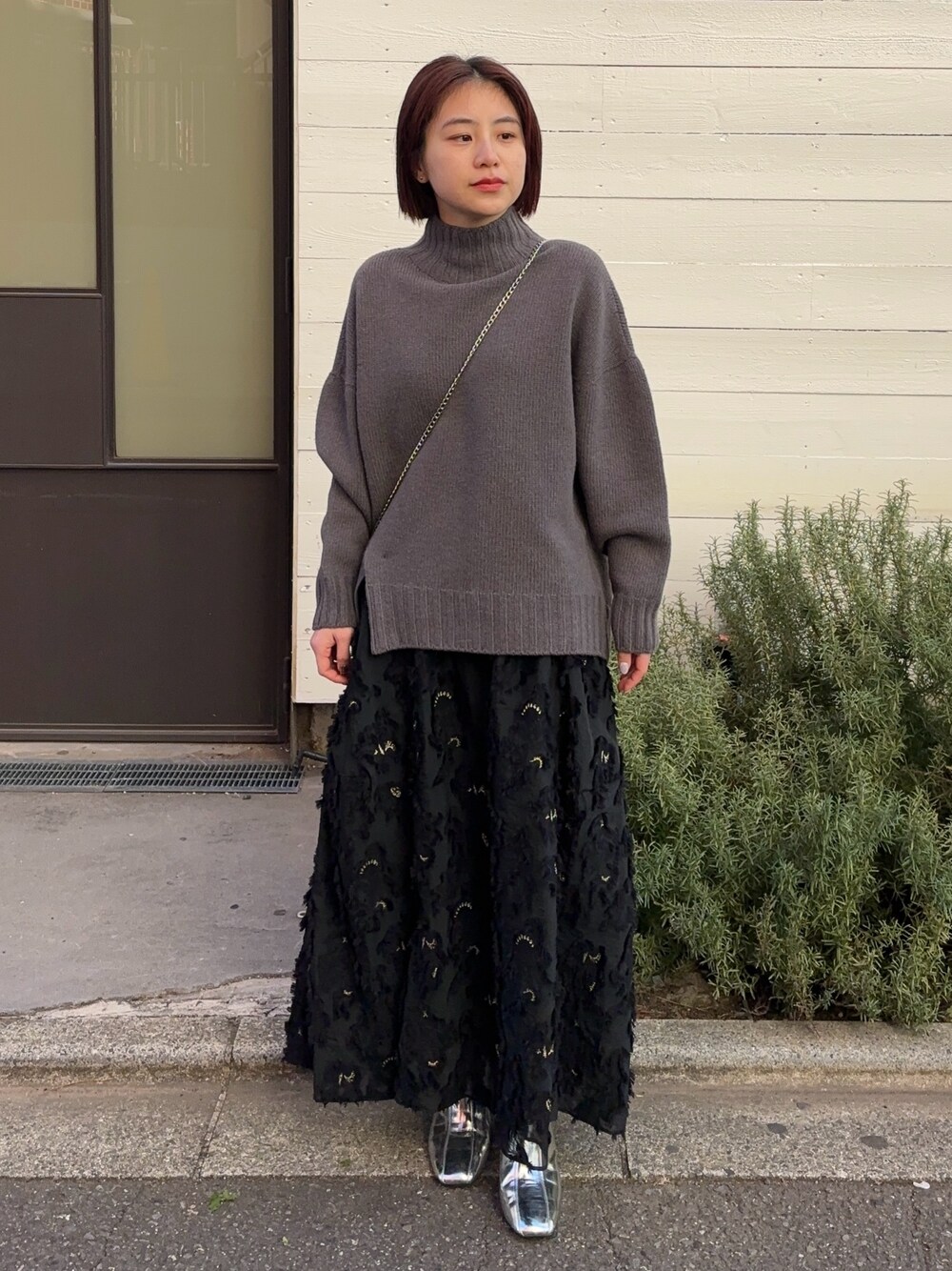 「スカートコーデ、ジャガードスカート、ニット」｜「UNITED TOKYOのスリットボリュームタートルニット（ニット/セーター、グレー系）」を使った、Yukaさん（レディース・152cm）の冬コーディネートの1枚目の写真