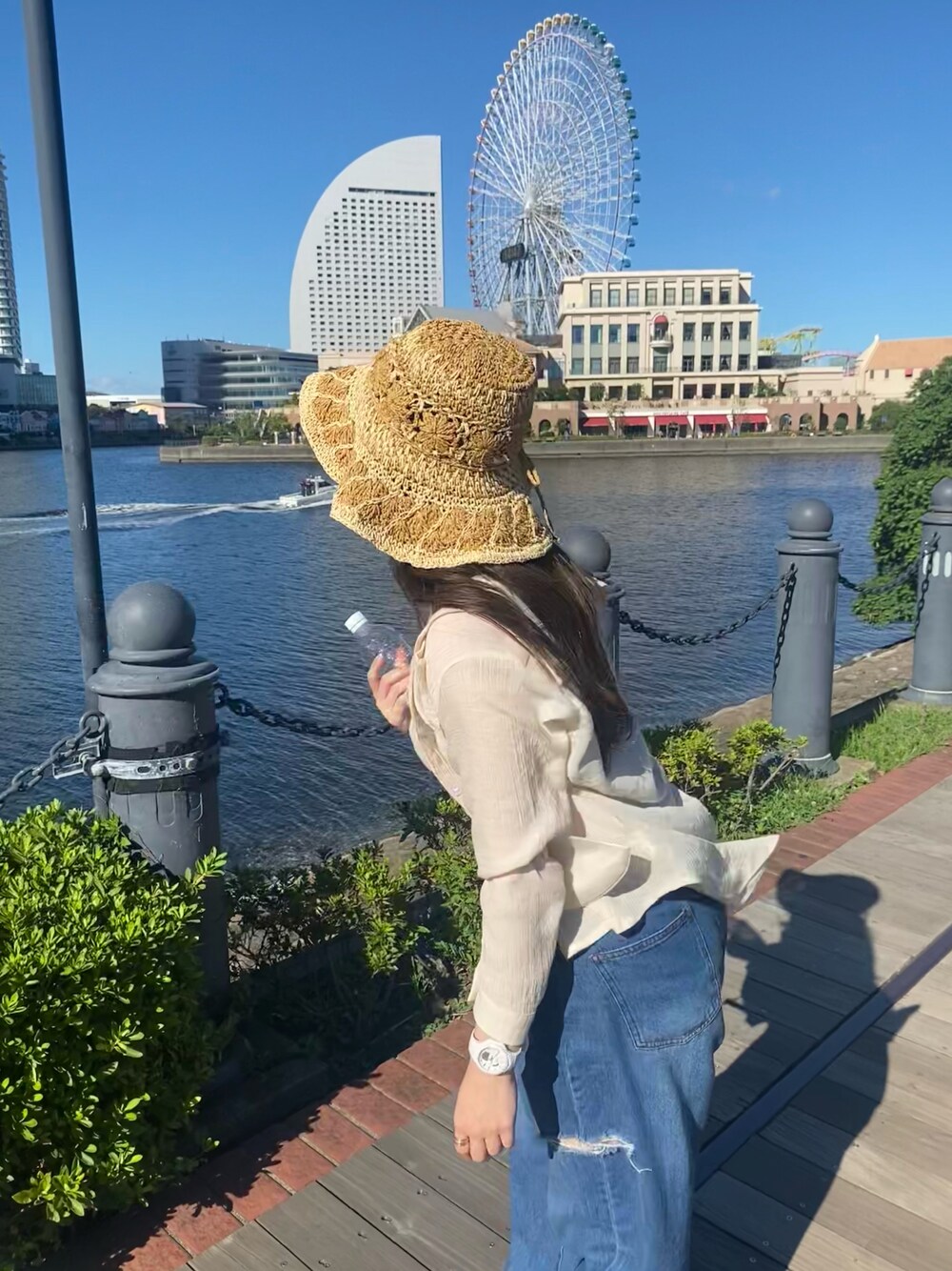 「海コーデ」｜「弘大のアイテム（ジャケット/アウター、イエロー系）」を使った、asmさん（レディース・163cm）の秋コーディネートの1枚目の写真