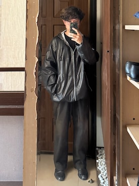 「COMOLI（コモリ）のアイテム（パンツ）」を使った、Jimmy Wangさん（メンズ・170cm）の夏コーディネート