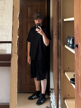 「COMOLI（コモリ）のアイテム（パンツ）」を使った、Jimmy Wangさん（メンズ・170cm）の夏コーディネート