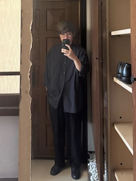 「COMOLI（コモリ）のアイテム（パンツ）」を使った、Jimmy Wangさん（メンズ・170cm）の夏コーディネート
